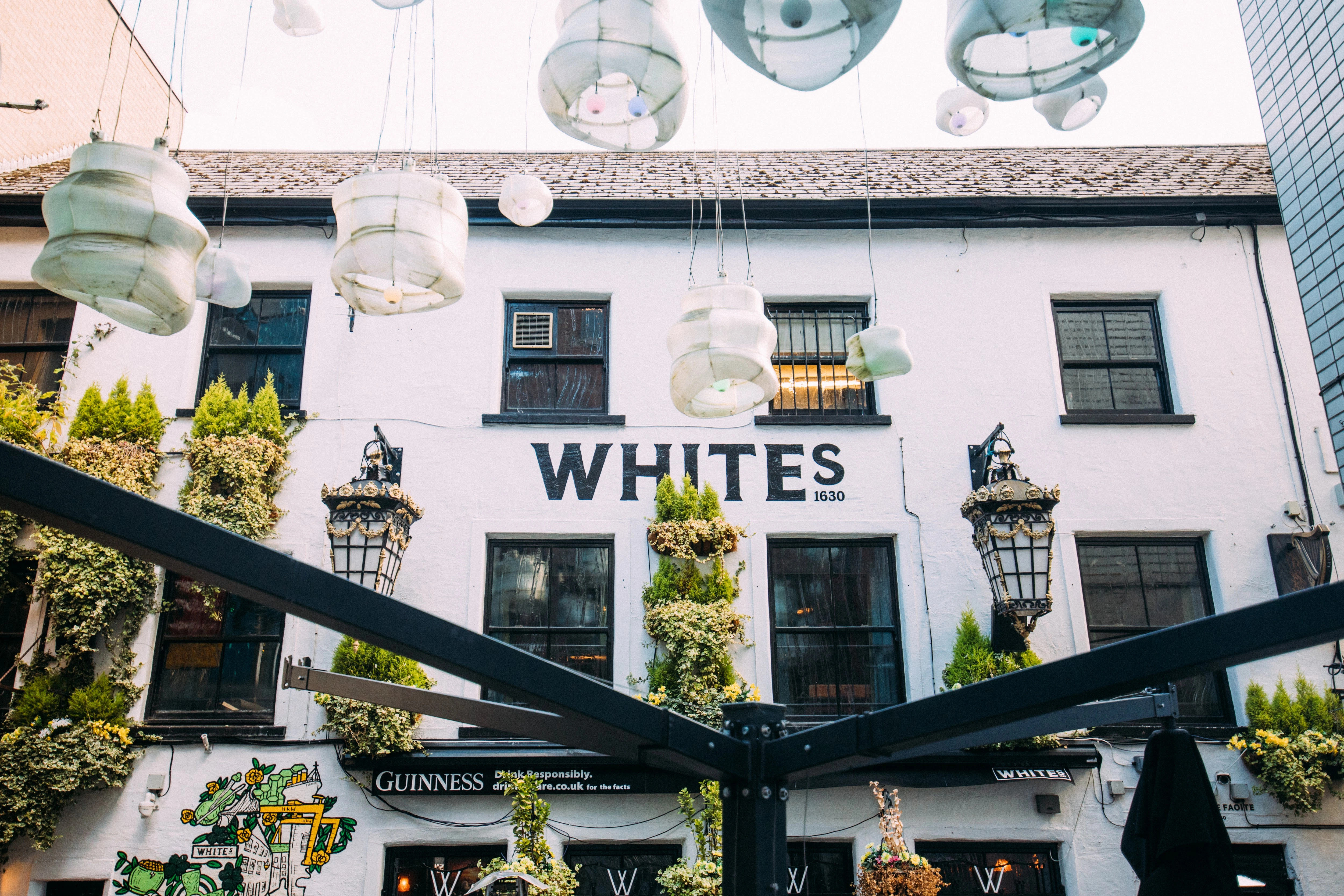 Whites Tavern