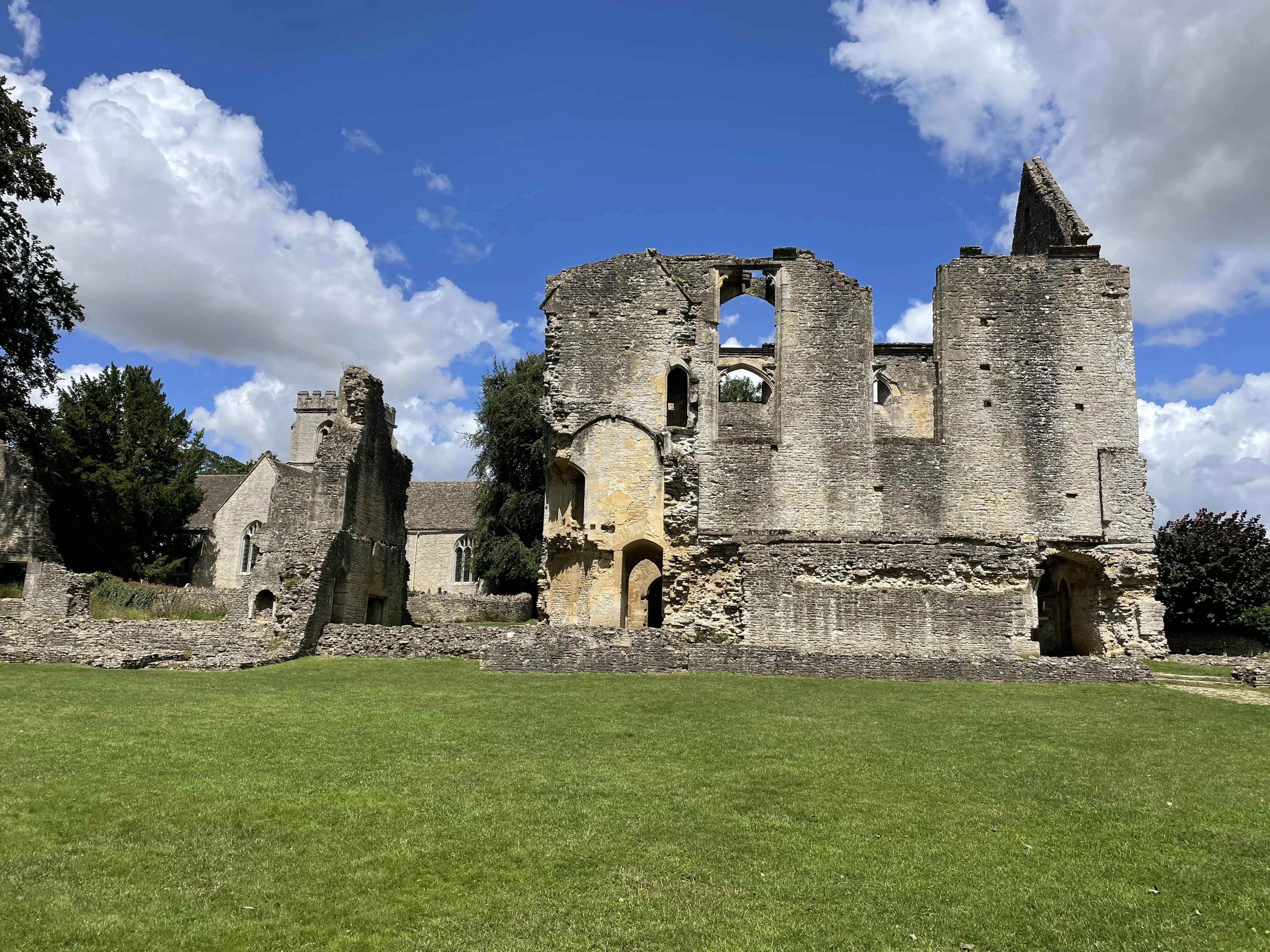 Minster Lovell Hall & Dovecote