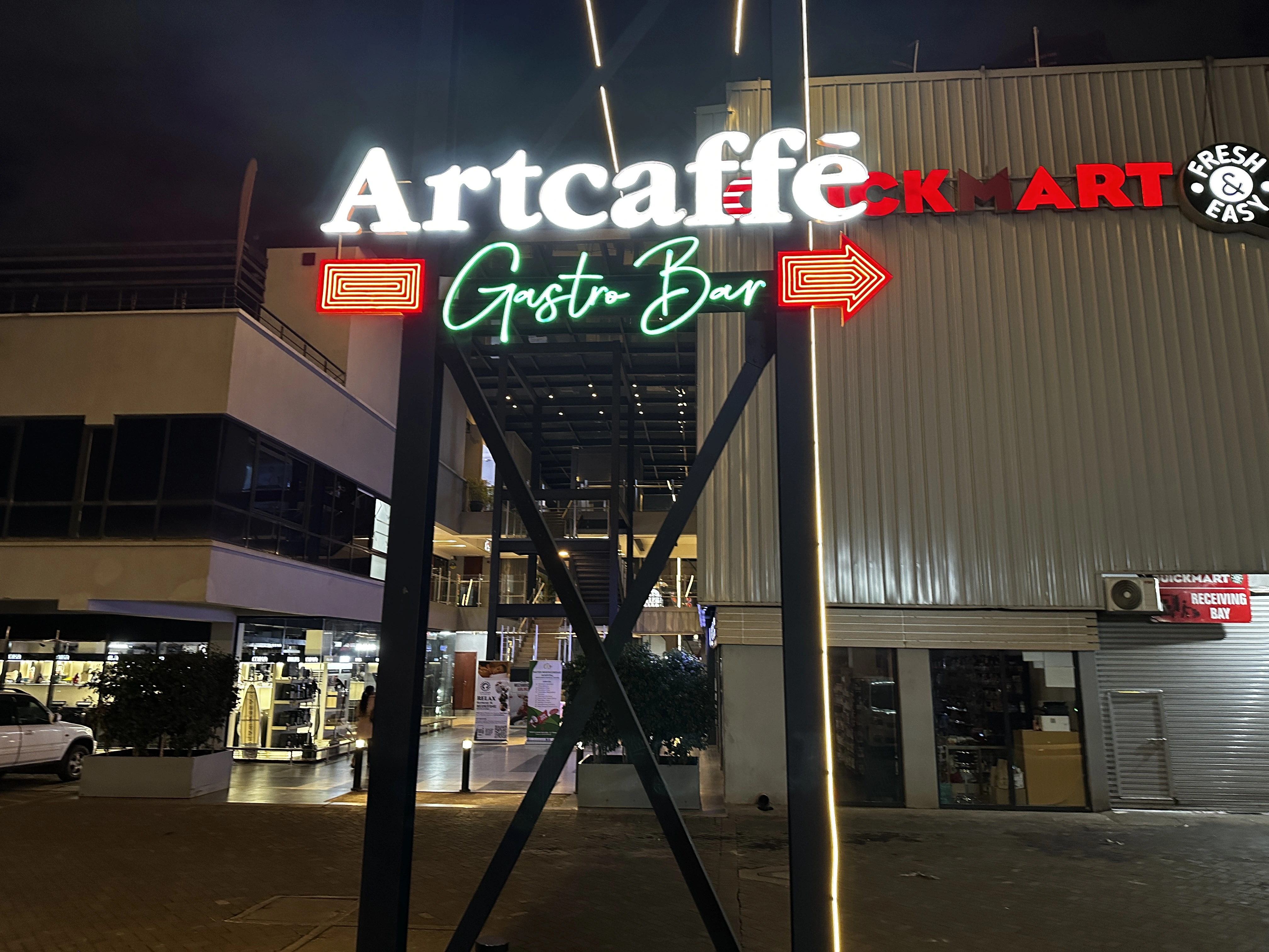 Artcaffé Gastro Bar Westlands Square