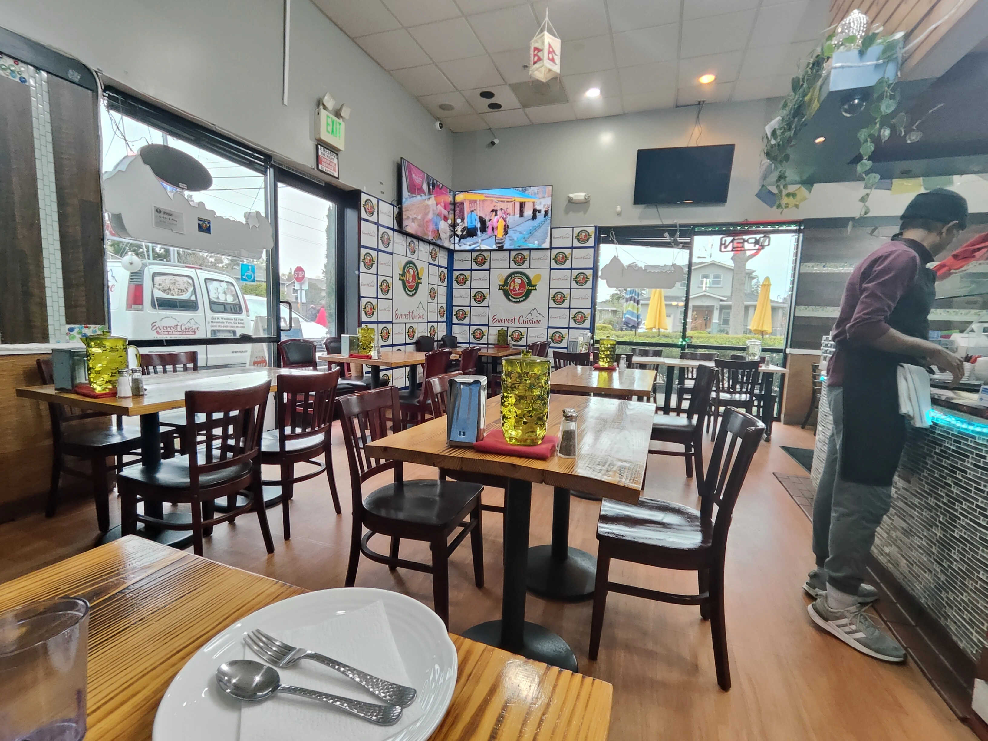 Everest Cuisine-Mountain View