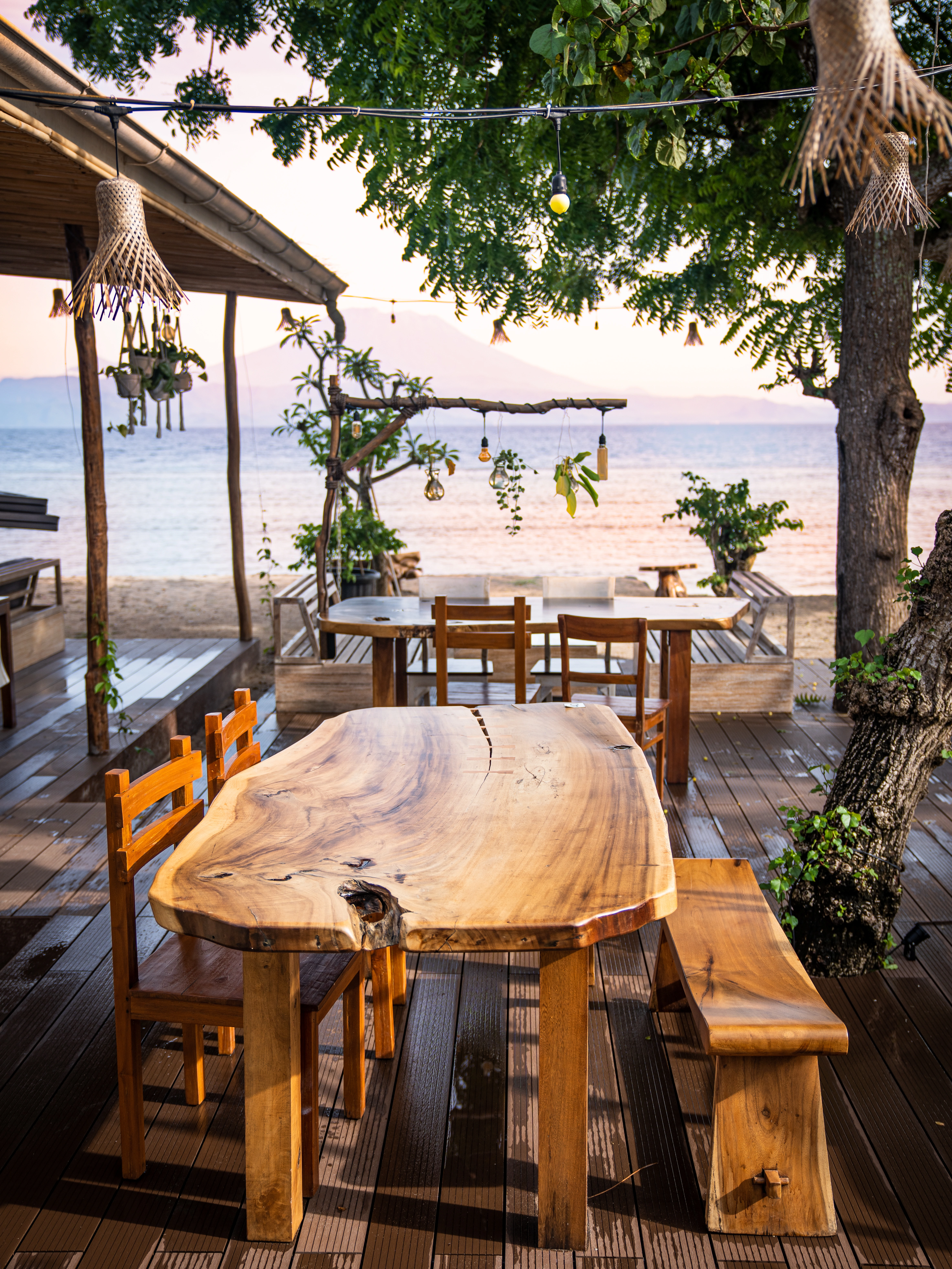 Mambo Beach Restaurant | Beach Bar & Cafe Nusa Penida