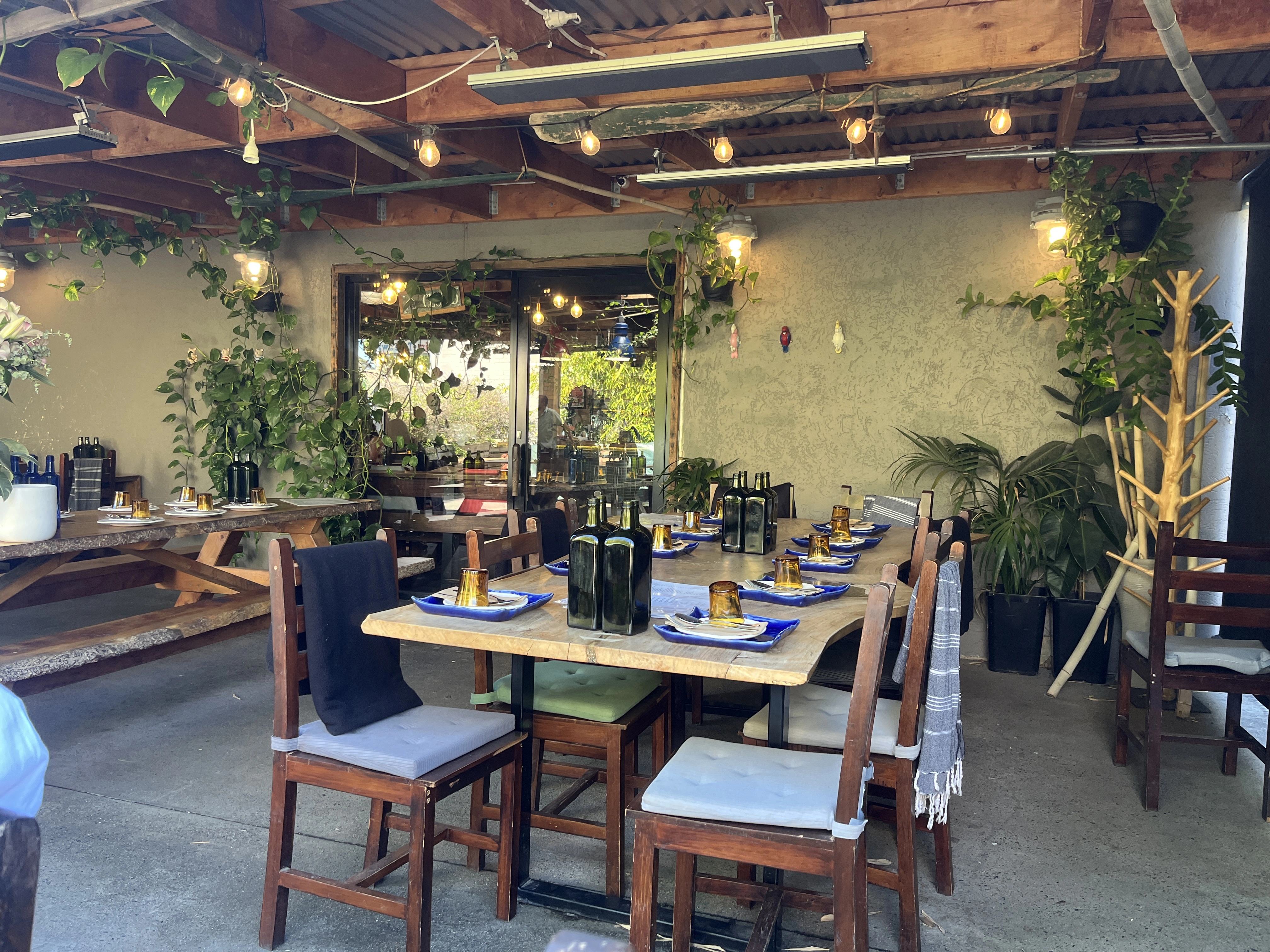 Imm Oon Thai Restaurant & Bar