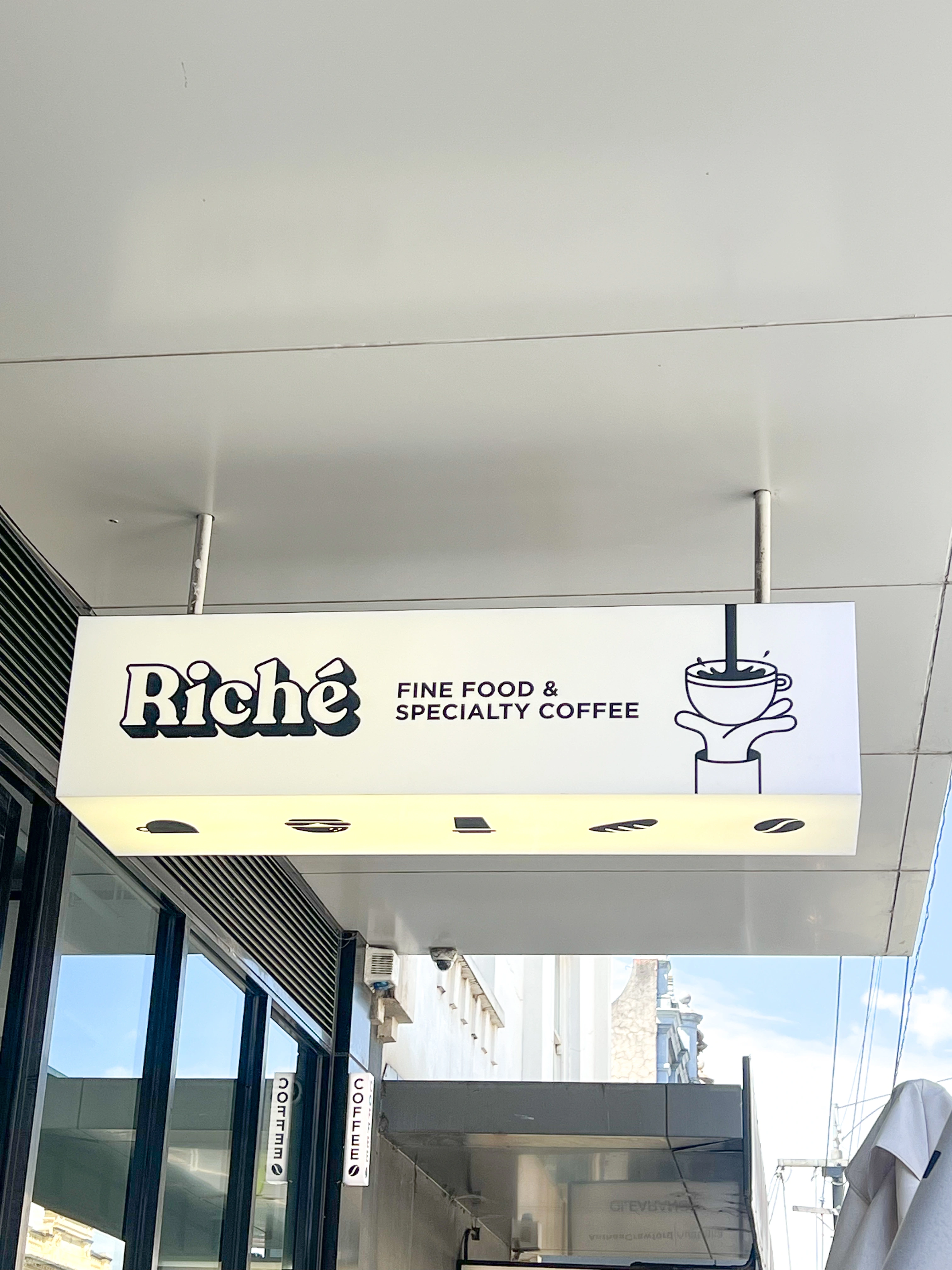 Riché - Cafe Richmond