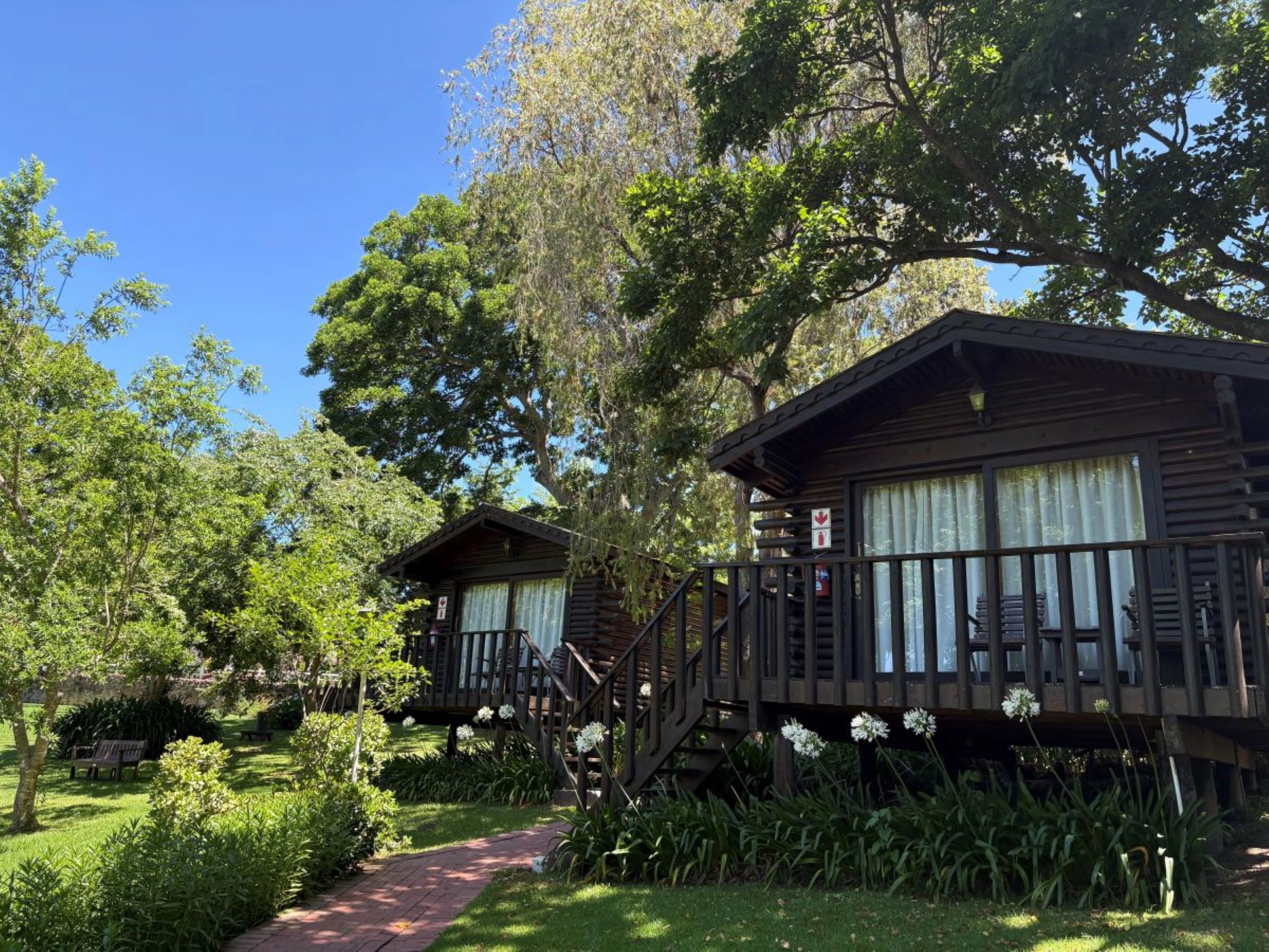 Eight Bells Mountain Inn