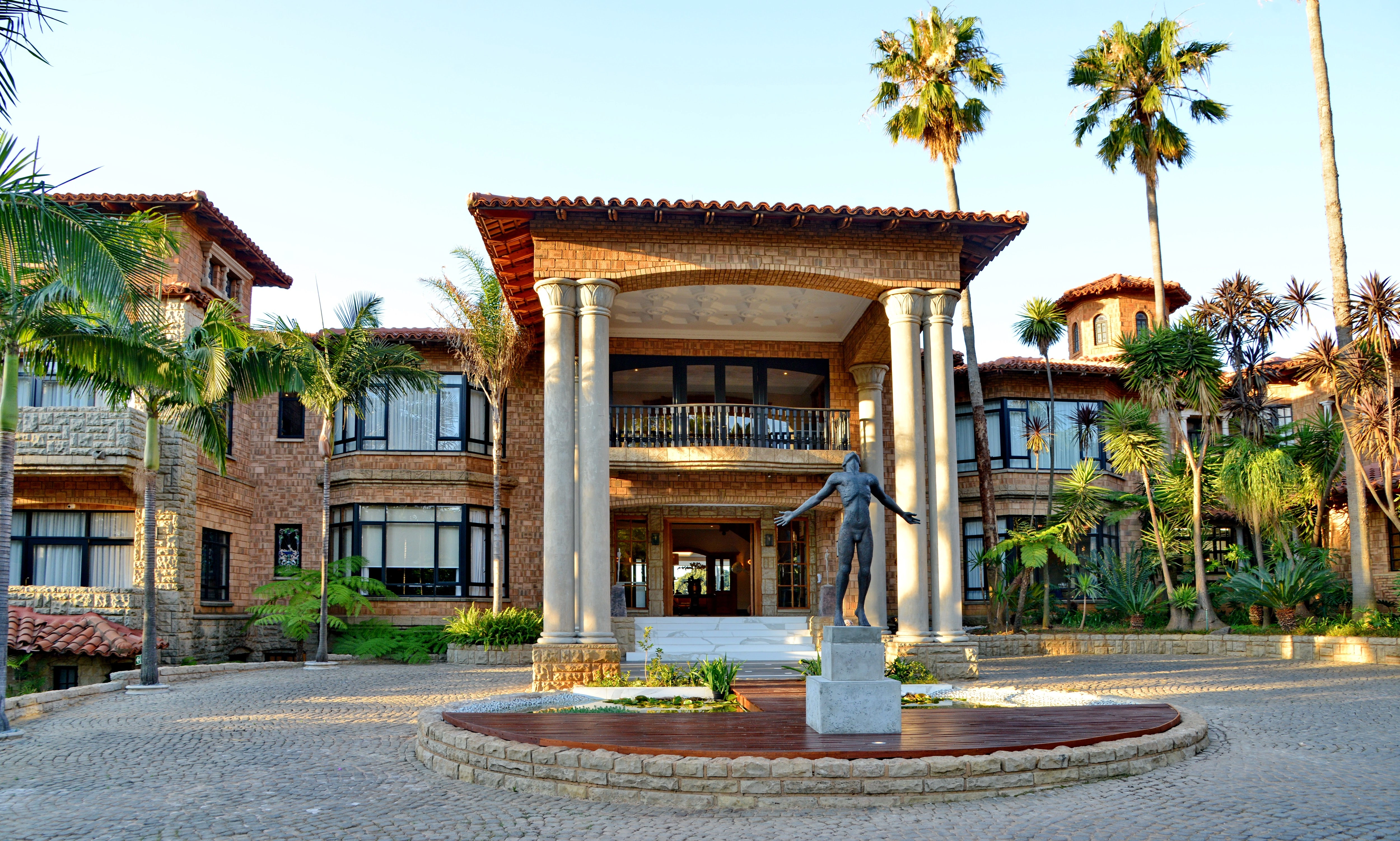 Apogee Boutique Hotel & Spa